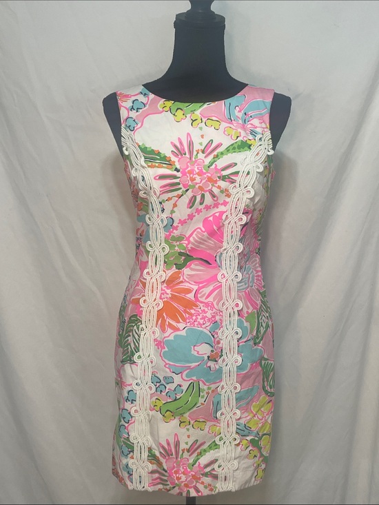 Lilly Pulitzer for Target Dresses & Skirts - Lilly Pulitzer Sleeveless Shift Dress in Pink and Multicolor. Size 4. Pre-owned.